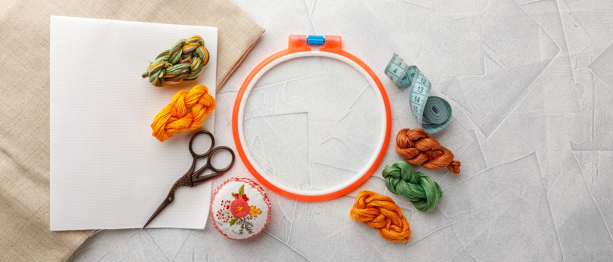 Kit per ricamo con telai e fili